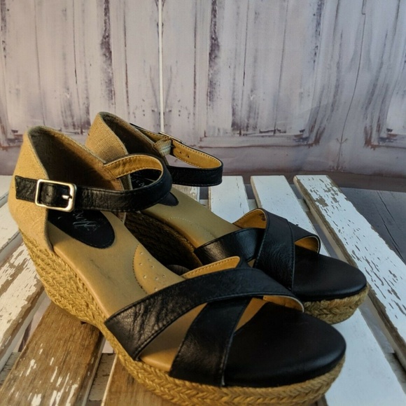 sofft womens sandals